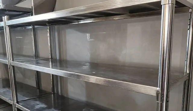 不锈钢货架使用中两种维护方式的取舍比较